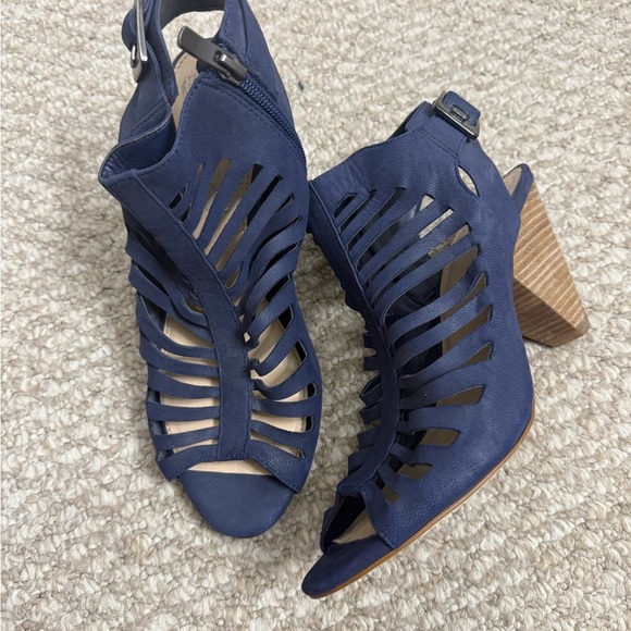 Navy Vince Camuto slingback sandals peep toe blue heels size 8.5 - Picture 2 of 11